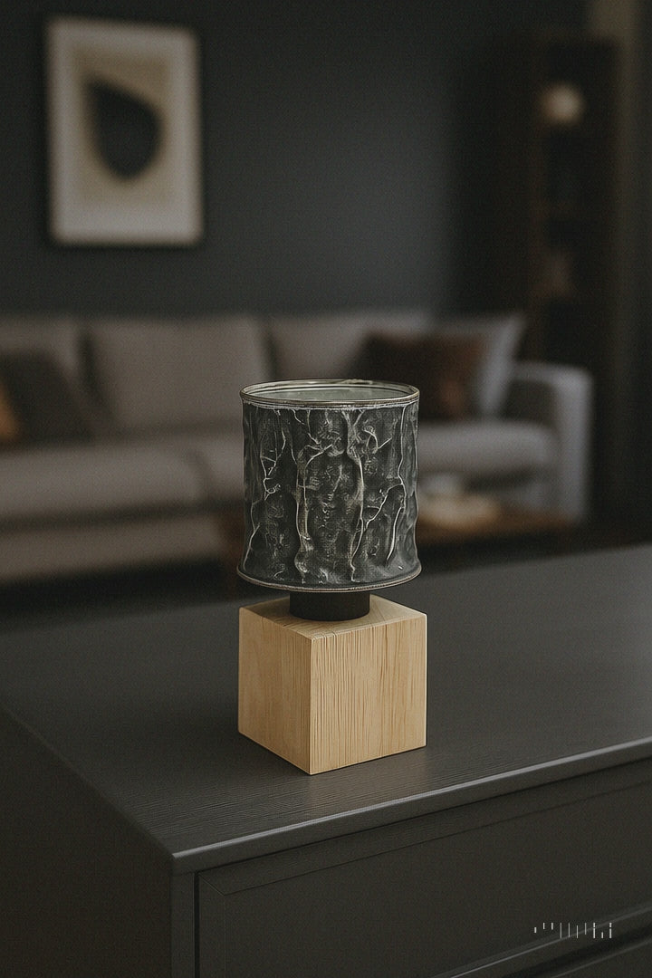 Upcycling tafellamp van aluminium en eikenhout