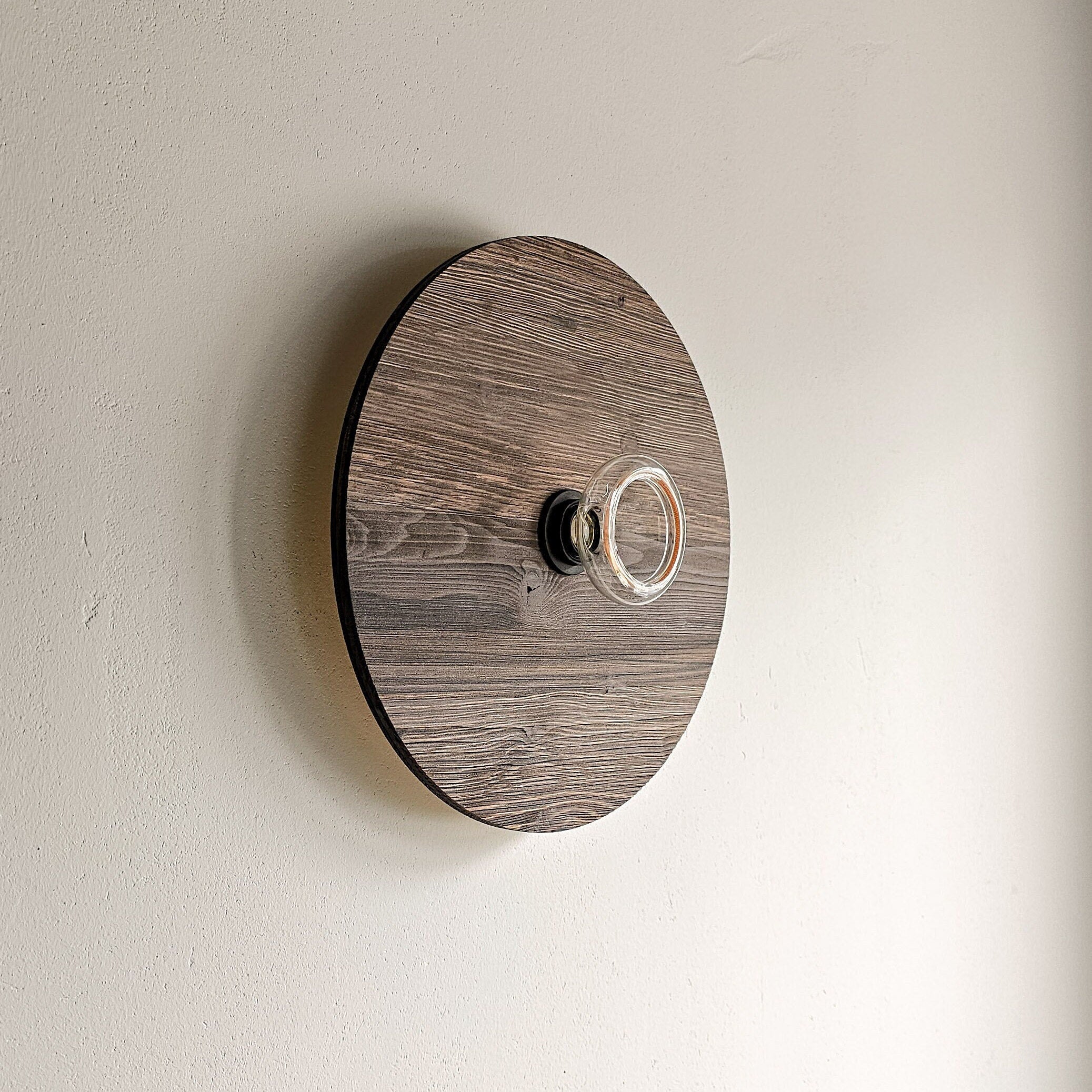 Wandlamp van gerecycled hout, rond